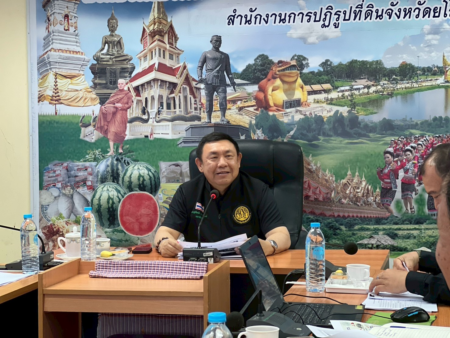 title - เลขาธิการ ส.ป.ก. ตรวจเยี่ยม ส.ป.ก.ยโสธร และลงพื้นที่ตรวจเยี่ยมกลุ่มวิสาหกิจชุมชนโคขุนหนองแหน และศูนย์ต้นแบบเกษตรทฤษฎีใหม่ในเขตปฏิรูปที่ดิน (นายสุริยา  หงษ์ลอยวงษ์) จังหวัดยโสธร